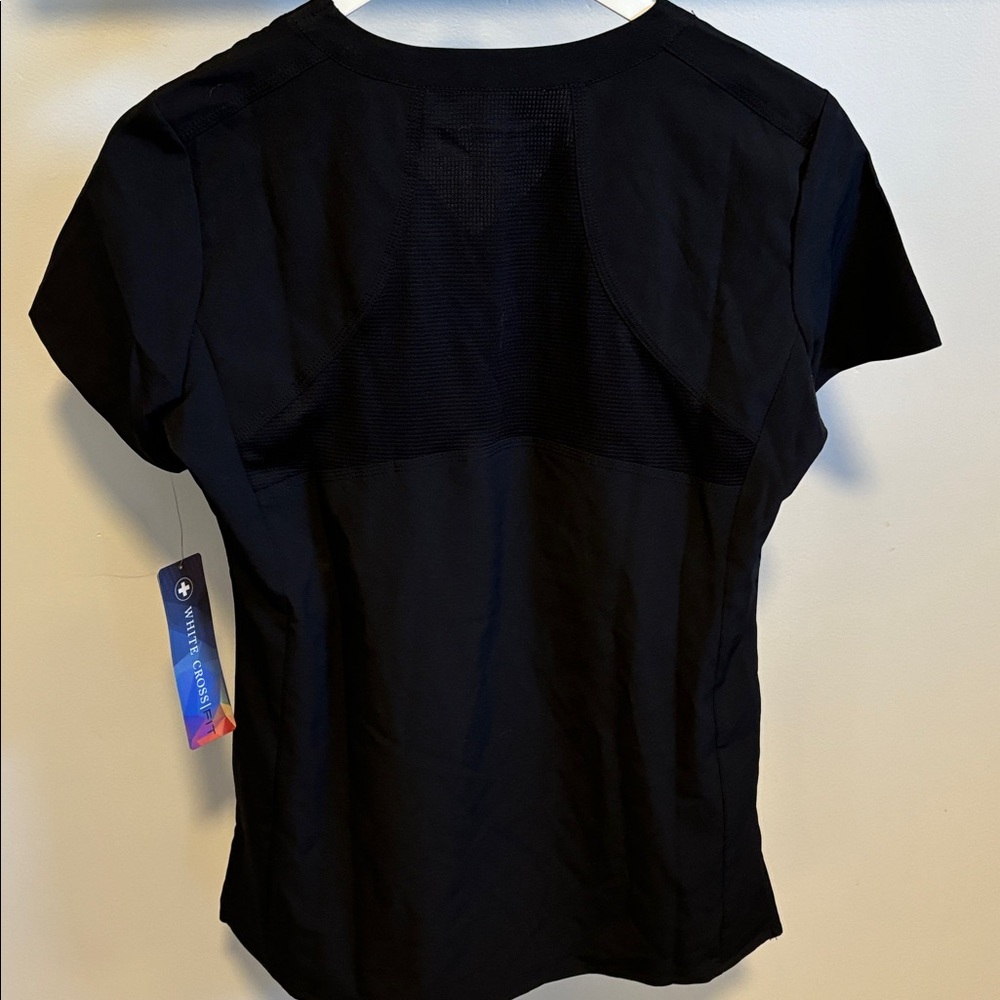 White Cross Fit scrub top. - Picture 5 of 7